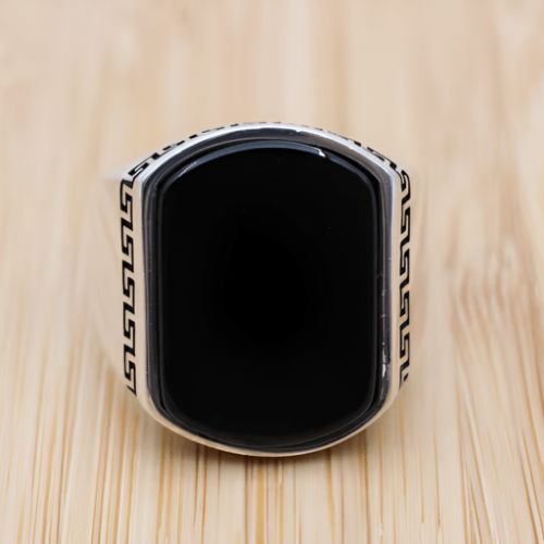 Obsidian Black Square-Cut Aqeeq Ring – 925 Silver