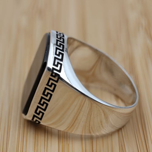 Obsidian Black Square-Cut Aqeeq Ring – 925 Silver